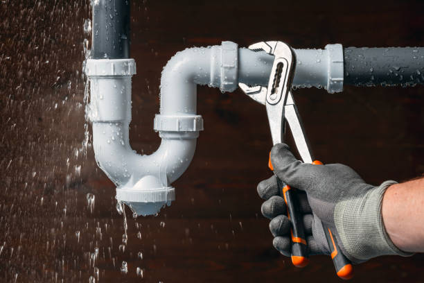 Professional Emergency Plumber technician working in Drexel, NC